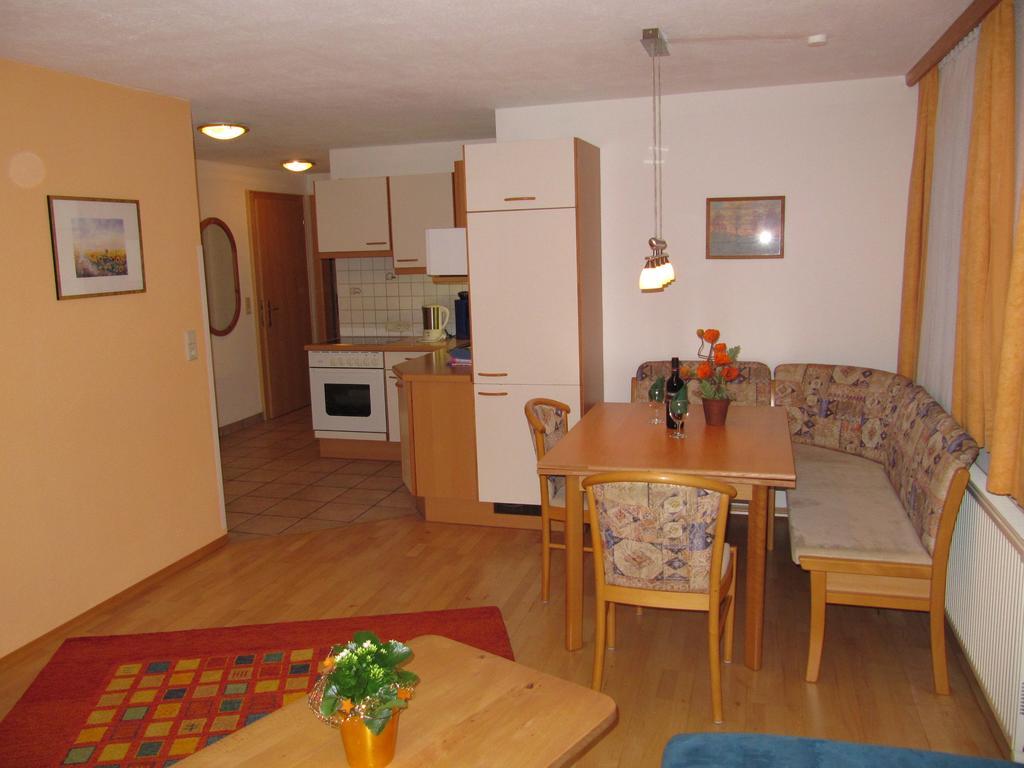 Pepis Ferienwohnungen Inklusive Sommercard Jerzens Exterior photo